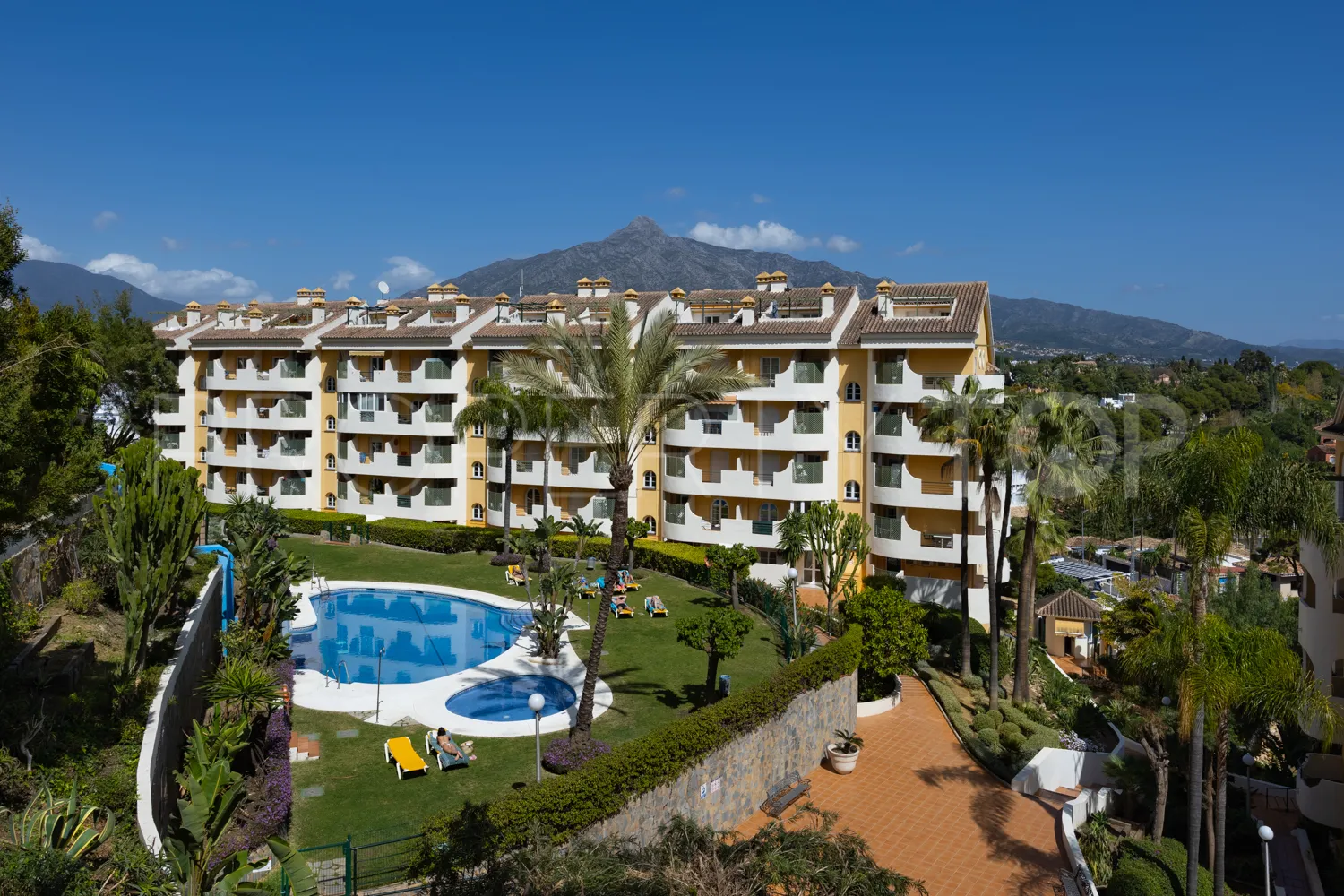 2 bedrooms apartment in Señorio de Aloha for sale