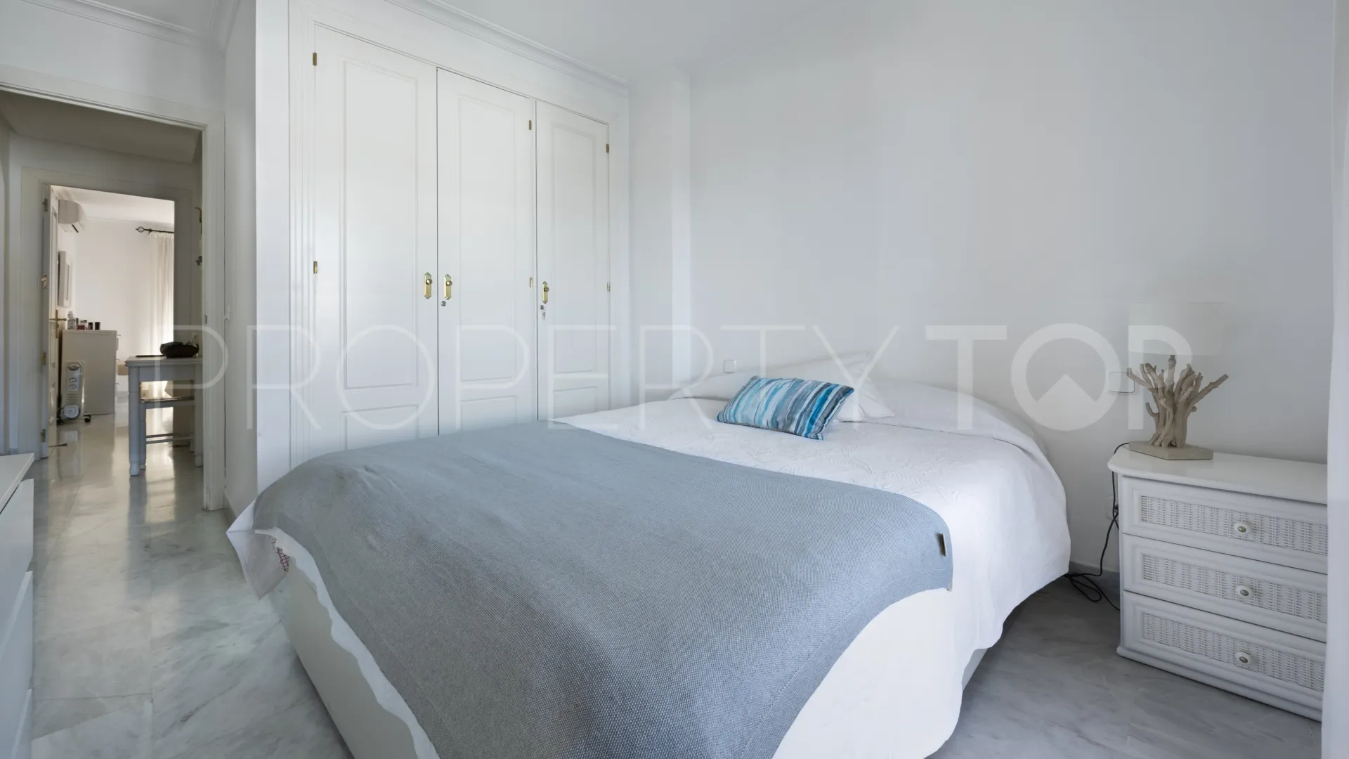 2 bedrooms apartment in Señorio de Aloha for sale