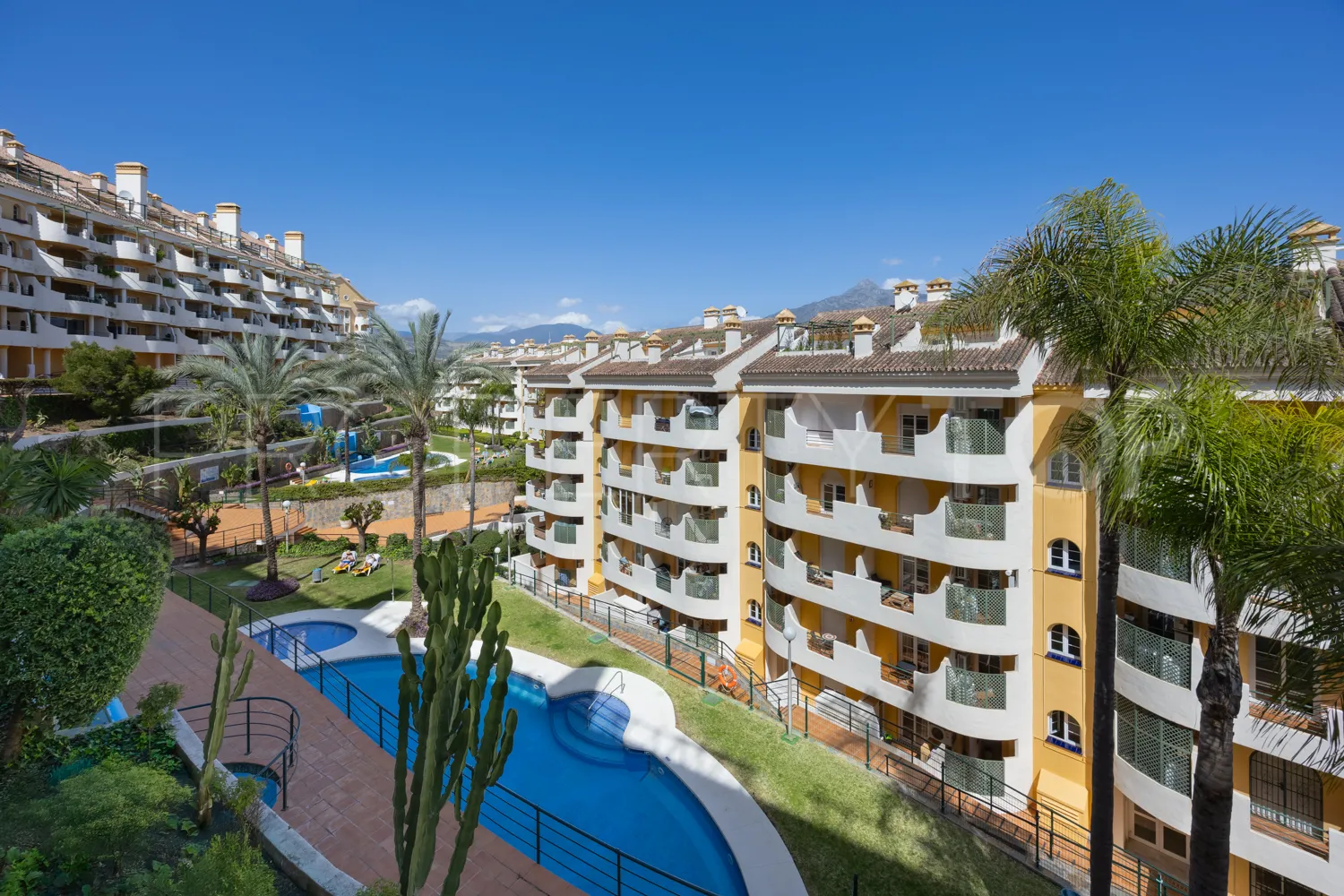 2 bedrooms apartment in Señorio de Aloha for sale