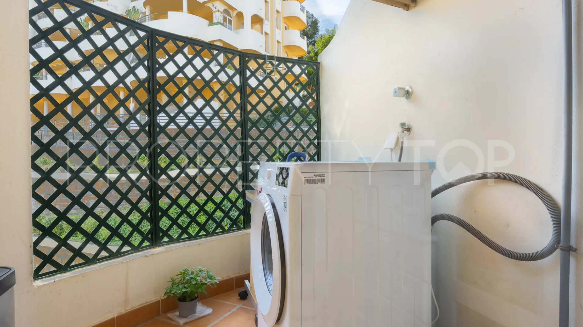 2 bedrooms apartment in Señorio de Aloha for sale