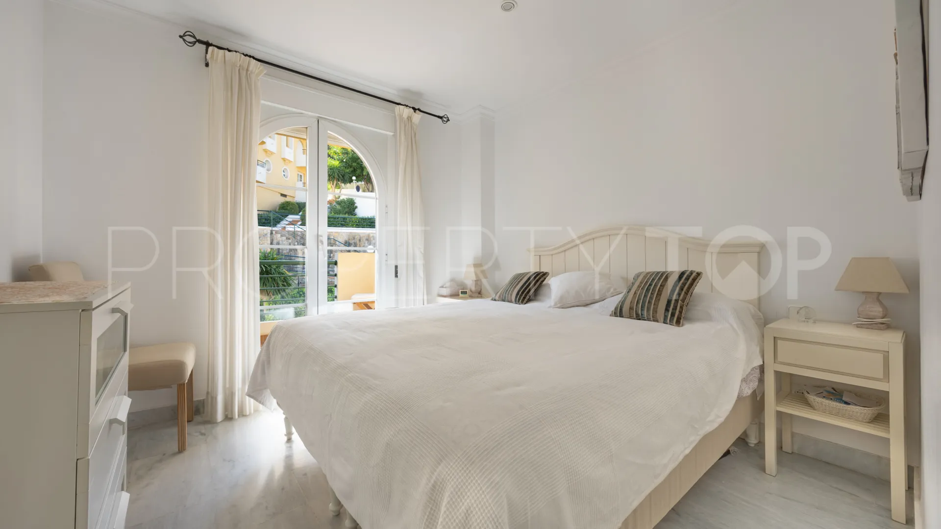 2 bedrooms apartment in Señorio de Aloha for sale