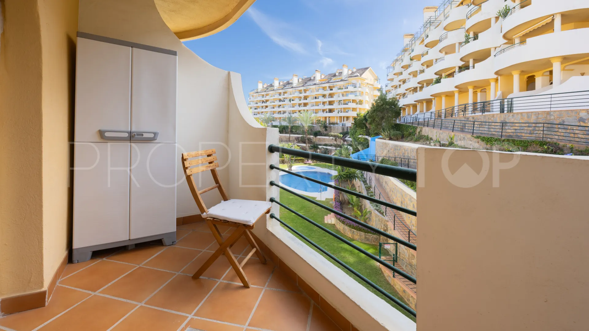 2 bedrooms apartment in Señorio de Aloha for sale