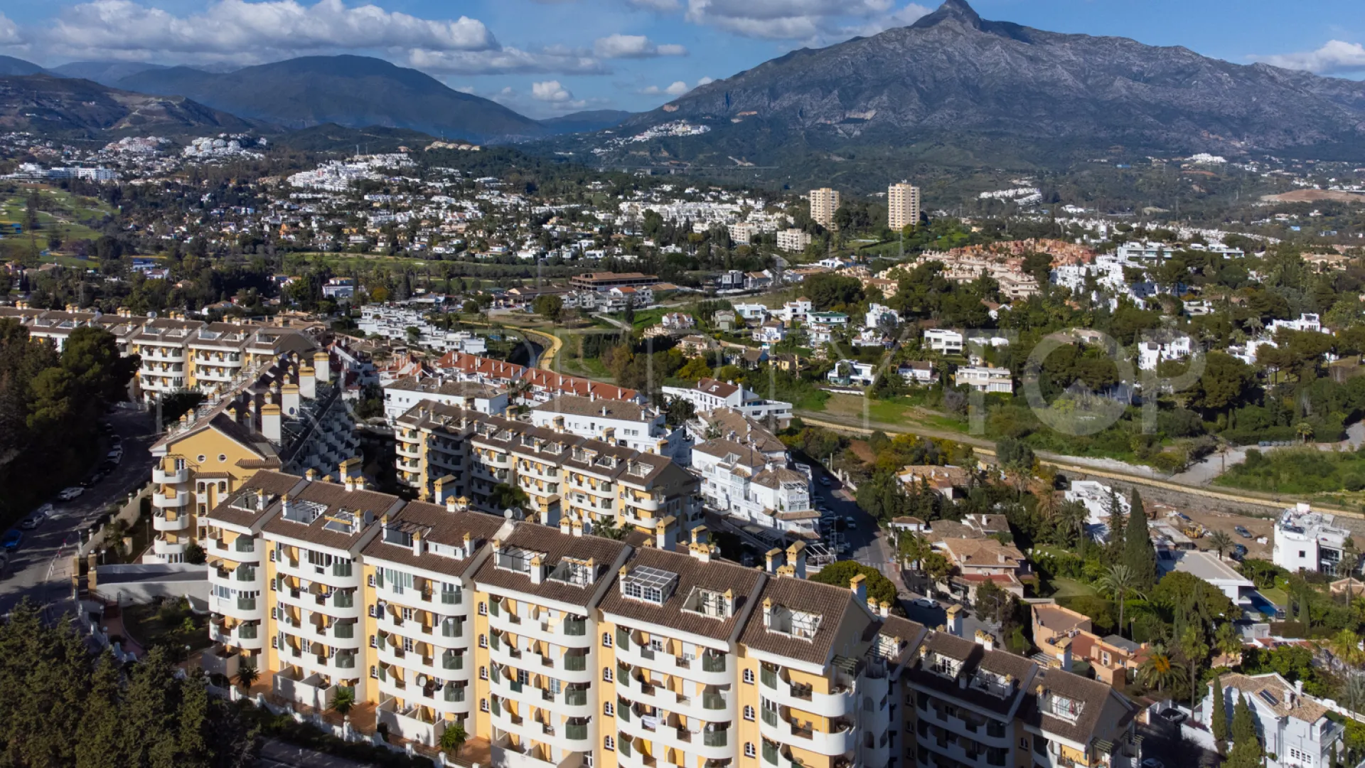 2 bedrooms apartment in Señorio de Aloha for sale