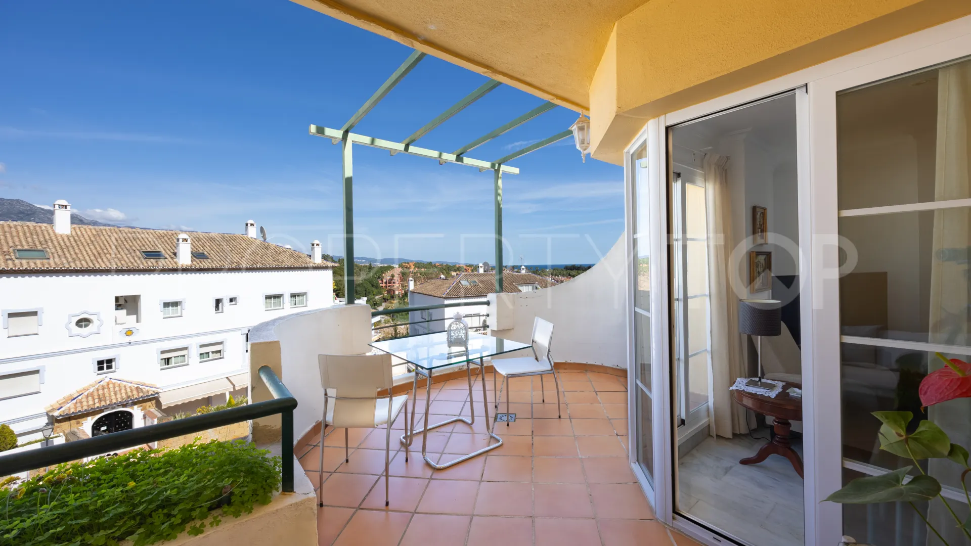 2 bedrooms apartment in Señorio de Aloha for sale