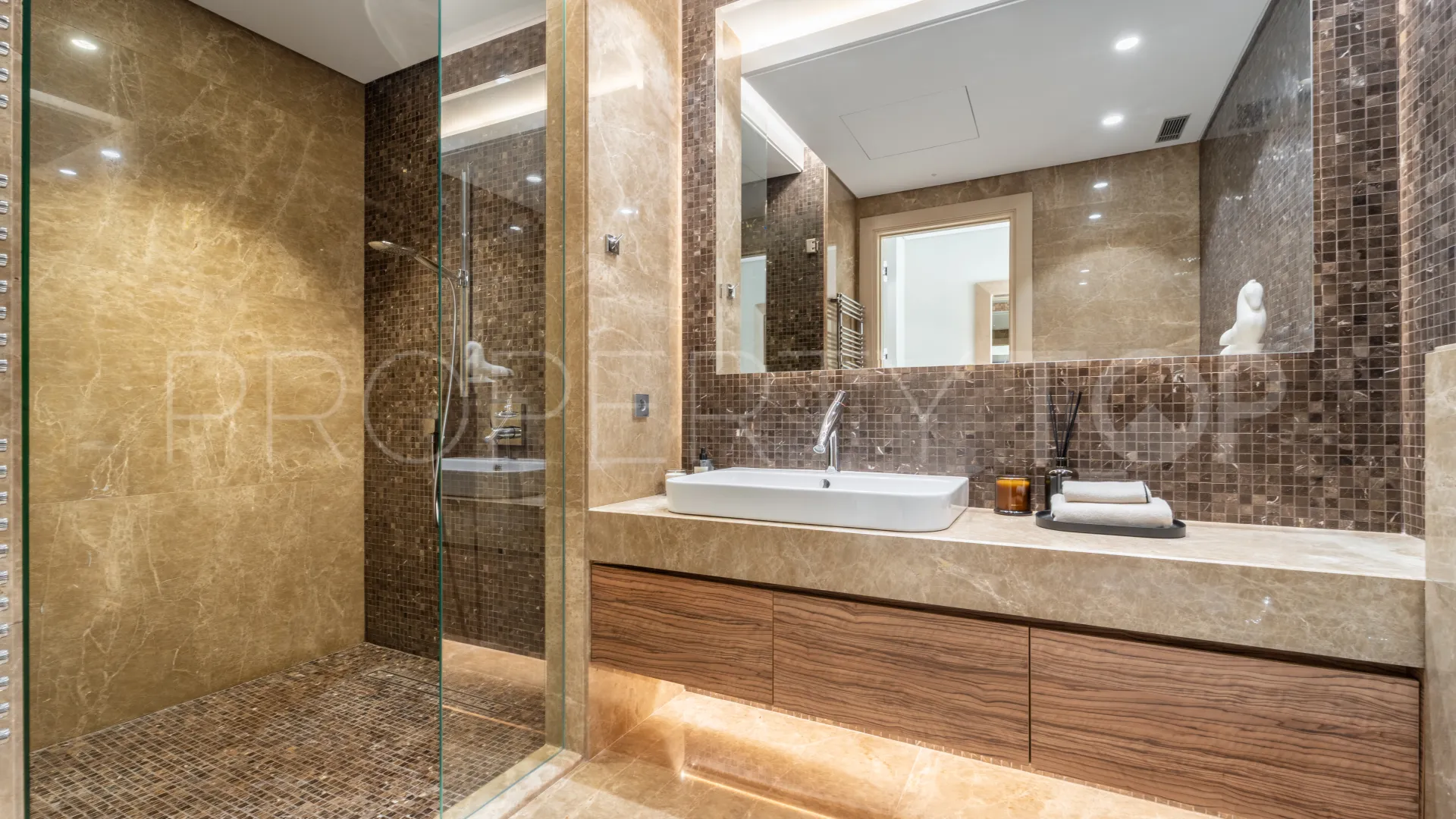 6 bedrooms villa for sale in Los Naranjos