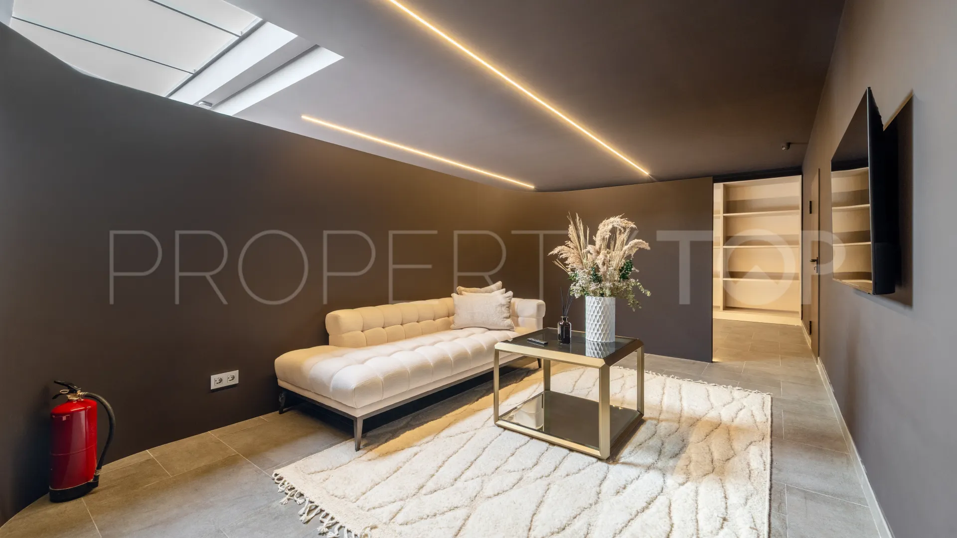 6 bedrooms villa for sale in Los Naranjos