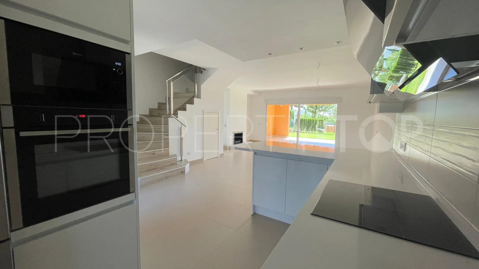 Buy Benahavis town house with 3 bedrooms