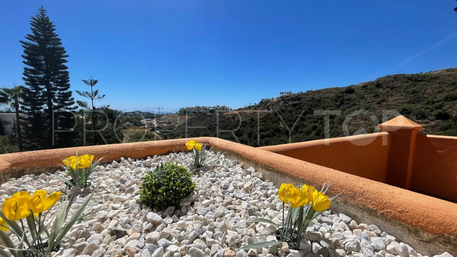 Buy Benahavis town house with 3 bedrooms