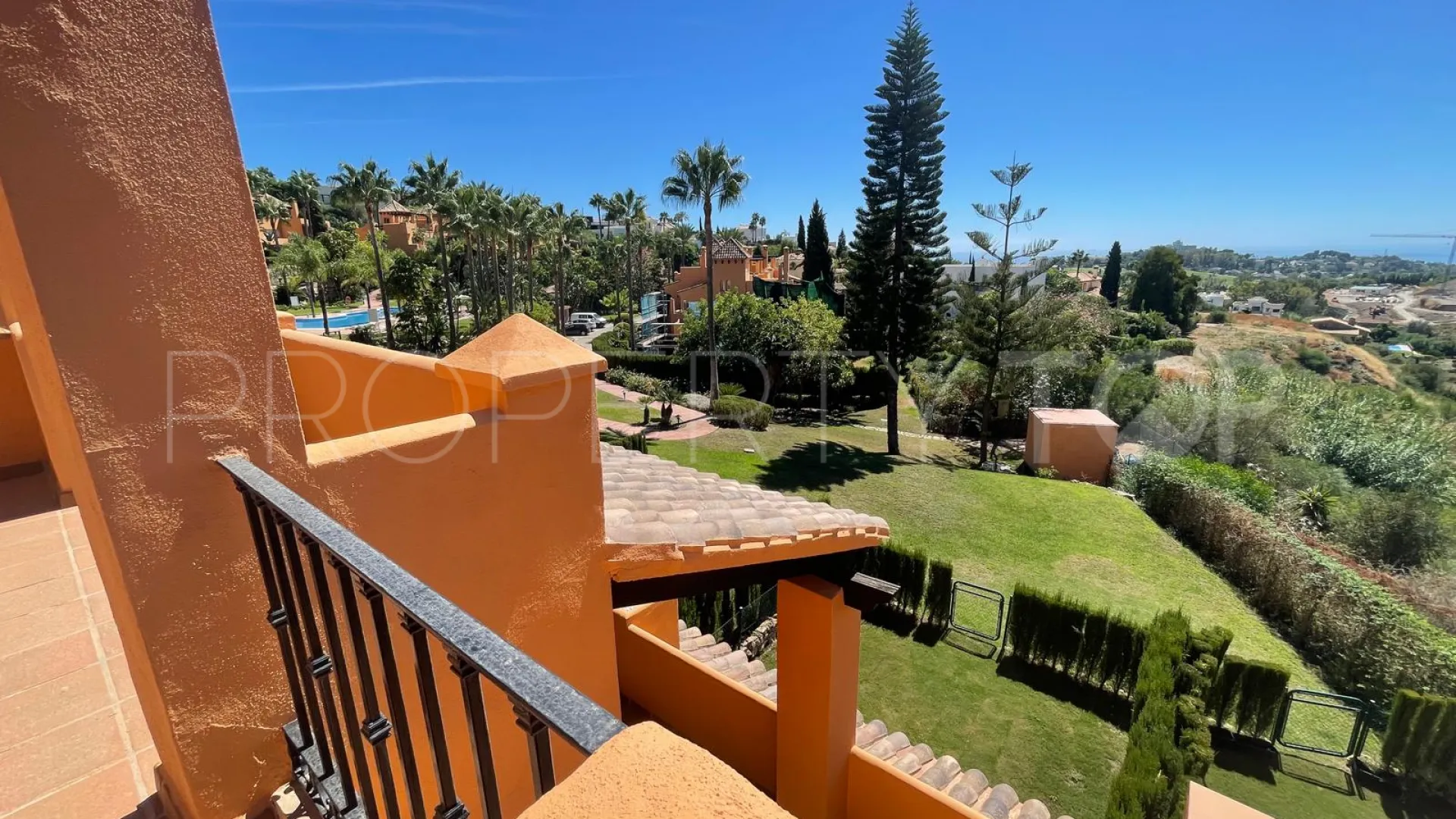Buy Benahavis town house with 3 bedrooms