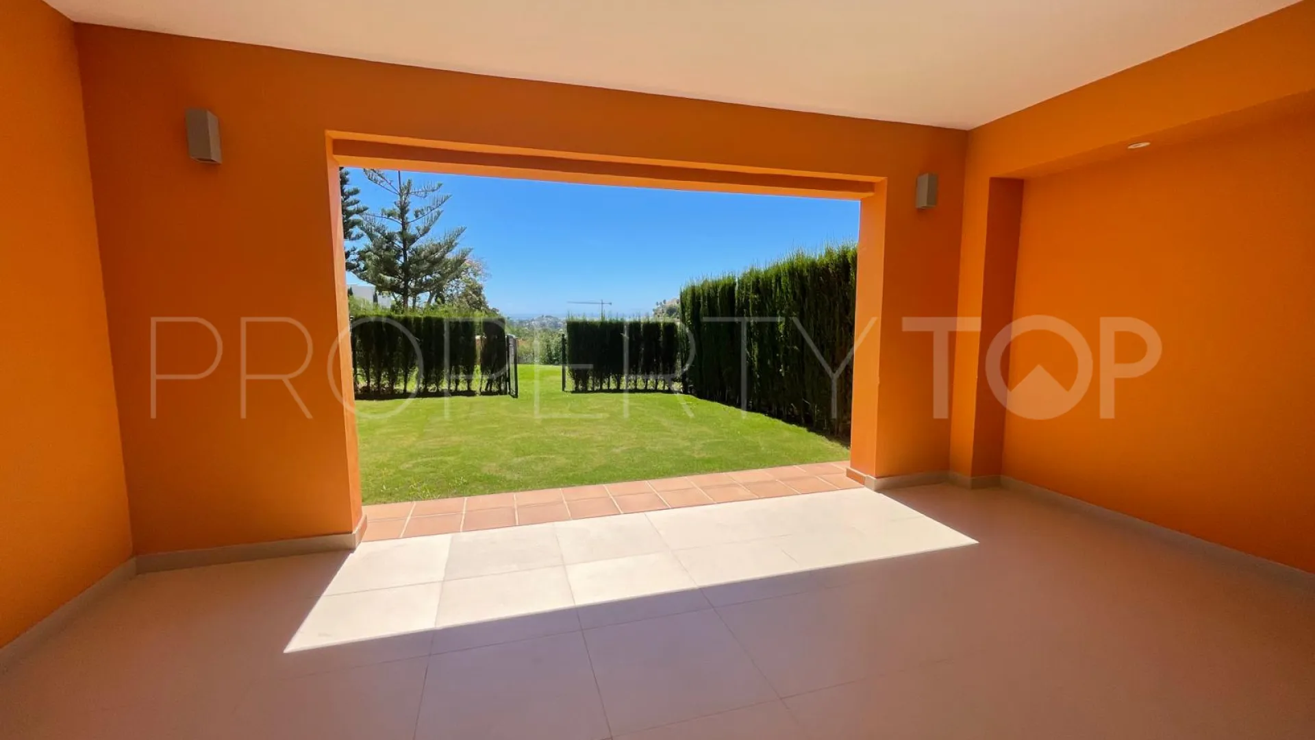 Buy Benahavis town house with 3 bedrooms