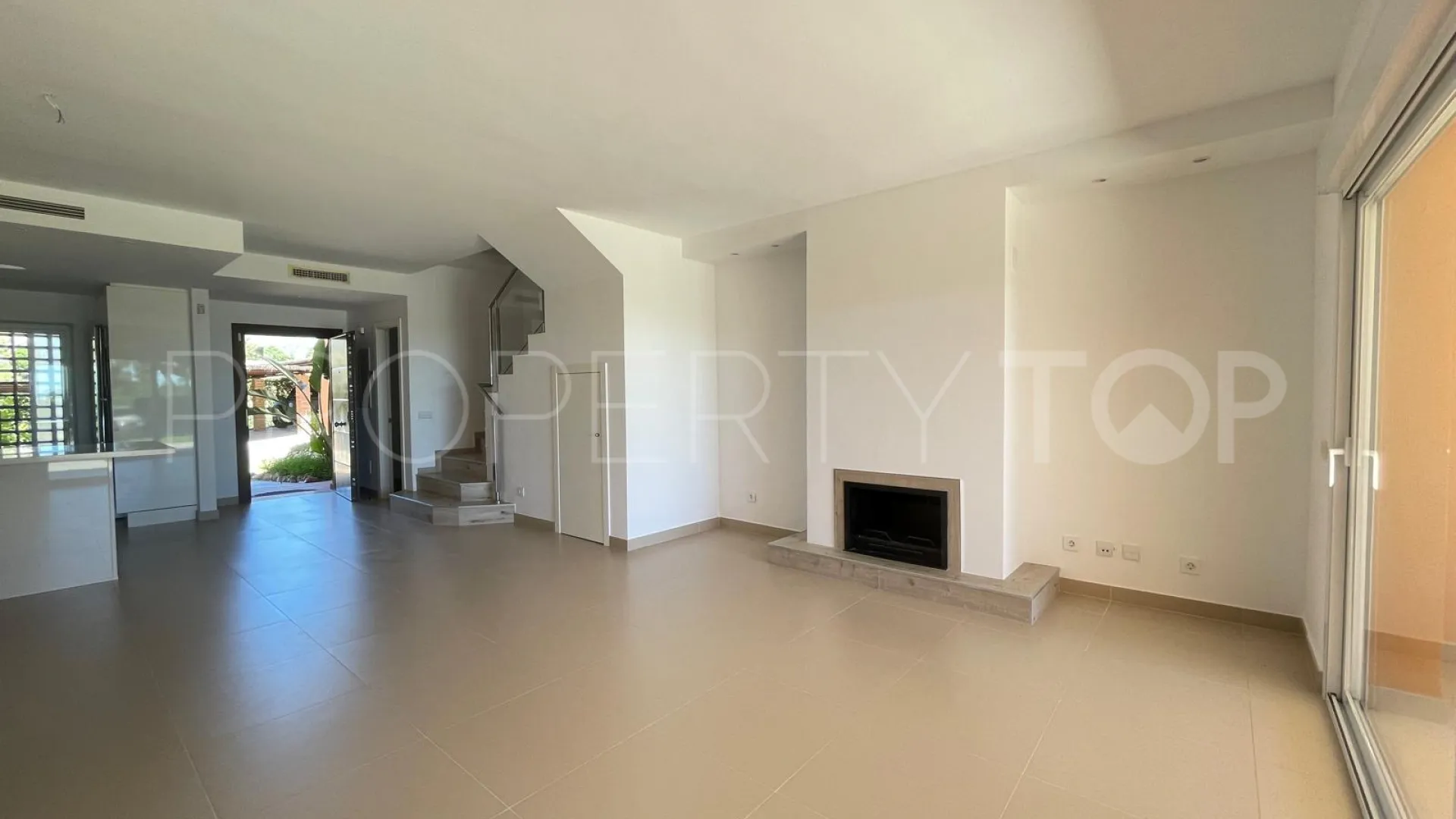 Buy Benahavis town house with 3 bedrooms