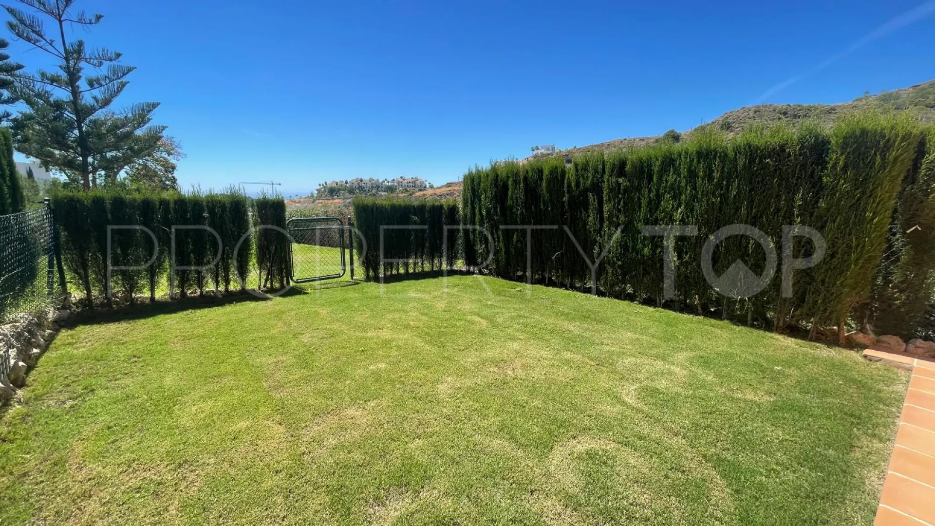 Buy Benahavis town house with 3 bedrooms