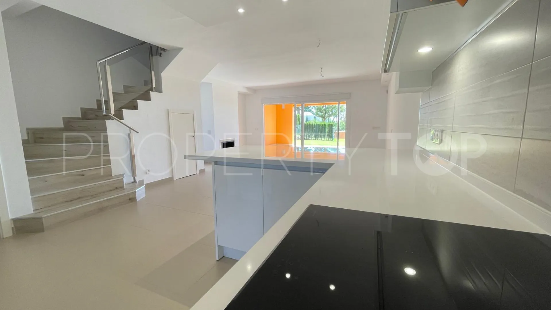 Buy Benahavis town house with 3 bedrooms