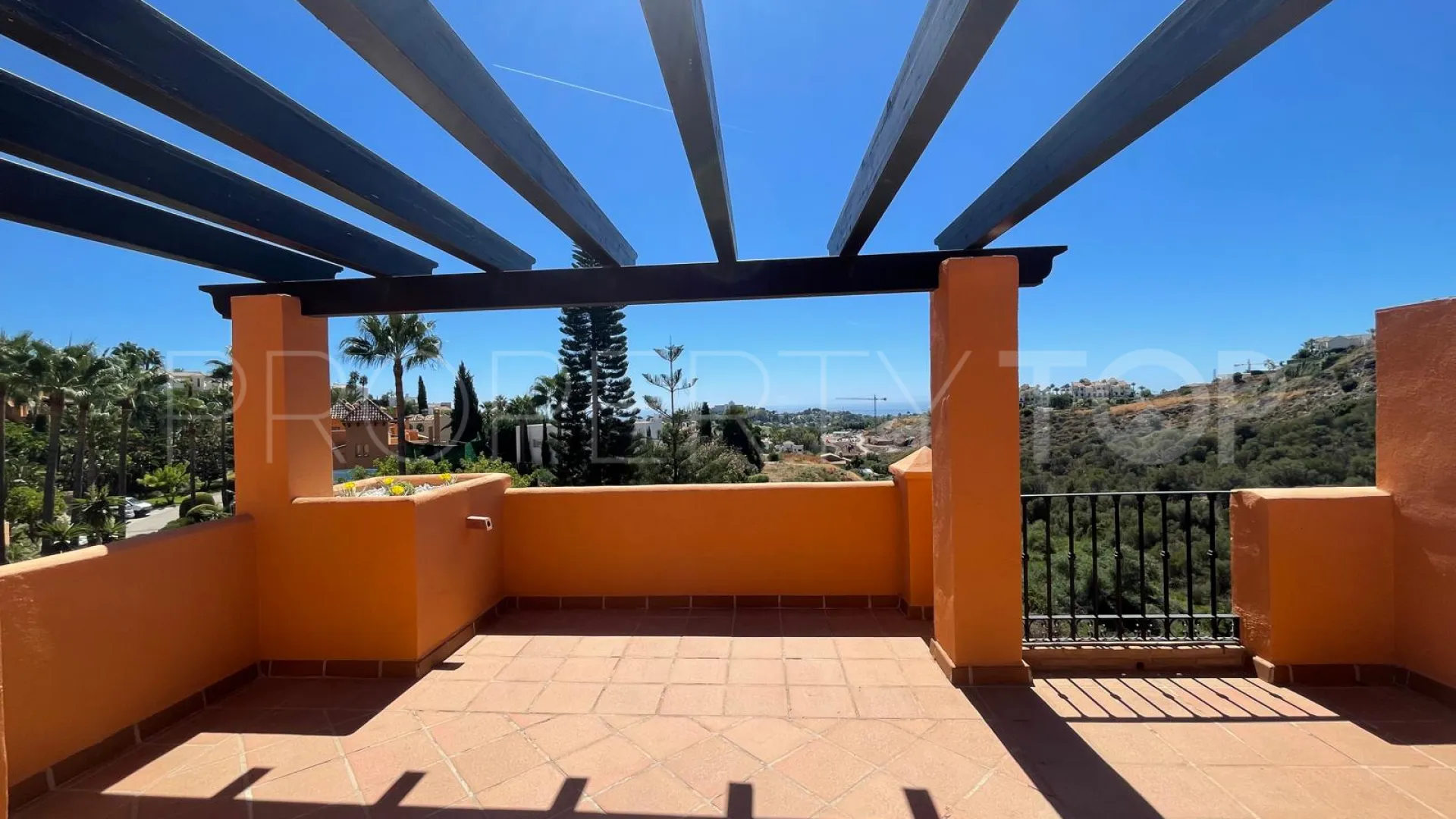 Buy Benahavis town house with 3 bedrooms