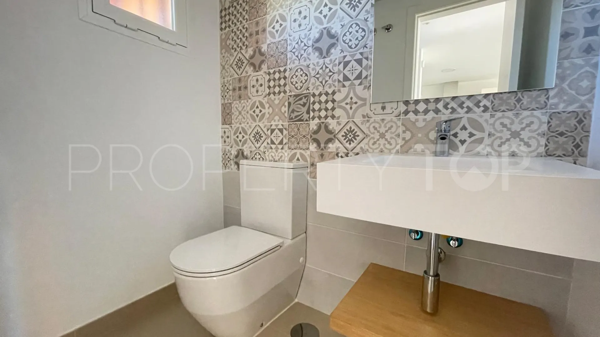 Buy Benahavis town house with 3 bedrooms