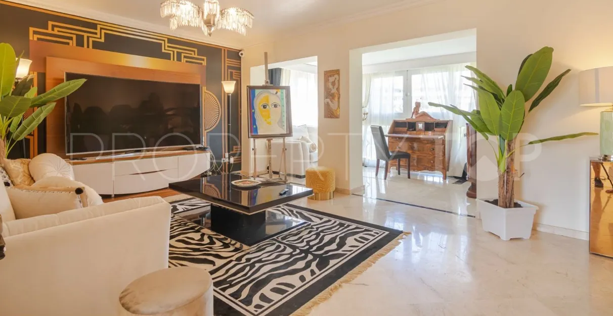 Se vende atico duplex de 3 dormitorios en Guadalmina Alta