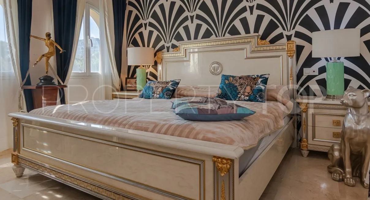 Se vende atico duplex de 3 dormitorios en Guadalmina Alta