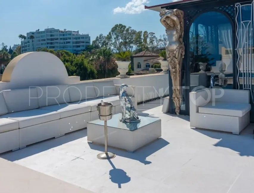 Se vende atico duplex de 3 dormitorios en Guadalmina Alta