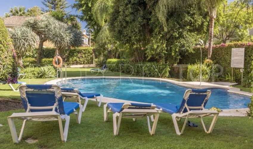 Se vende atico duplex de 3 dormitorios en Guadalmina Alta