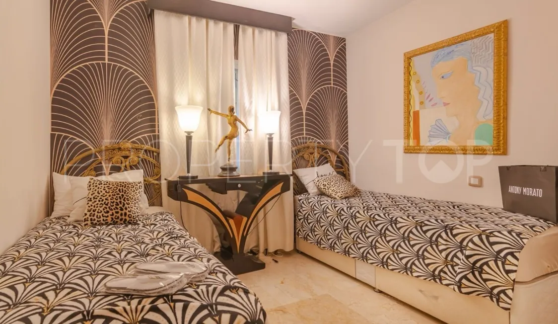 Se vende atico duplex de 3 dormitorios en Guadalmina Alta