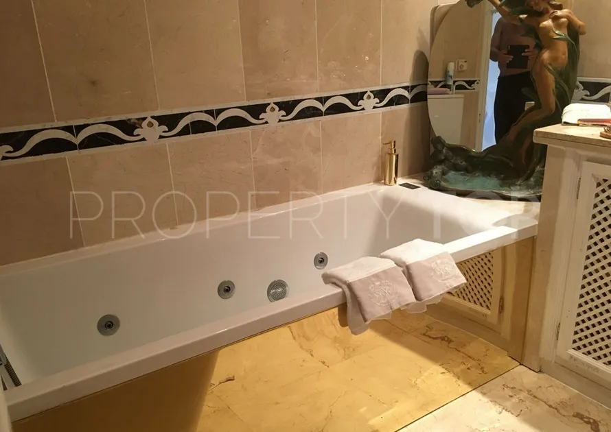 Se vende atico duplex de 3 dormitorios en Guadalmina Alta