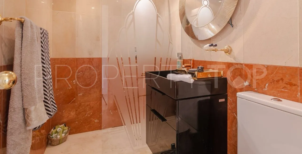 Se vende atico duplex de 3 dormitorios en Guadalmina Alta