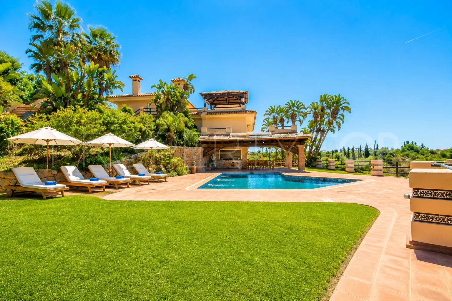 Finca a la venta en Estepona