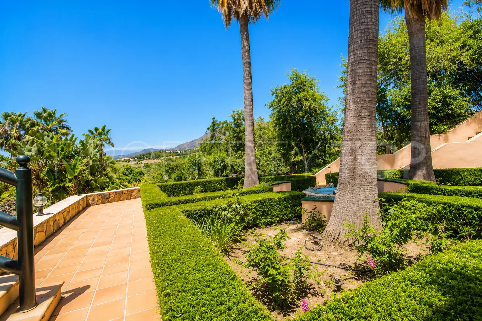Finca a la venta en Estepona