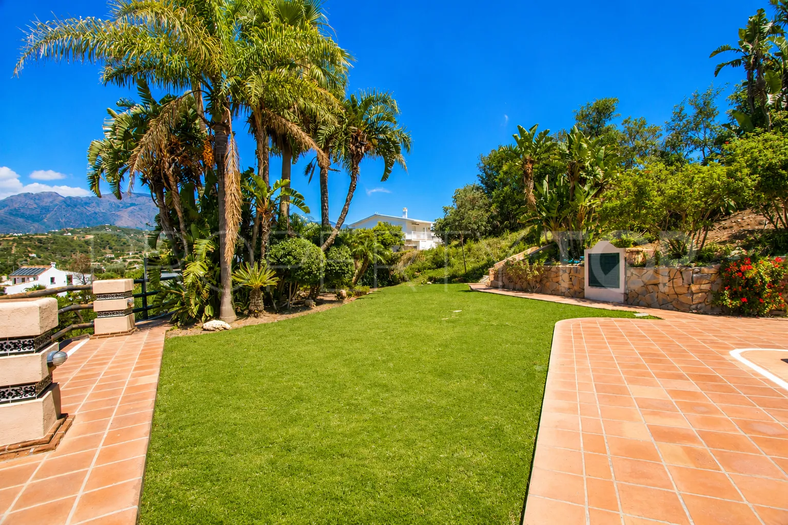 Finca a la venta en Estepona