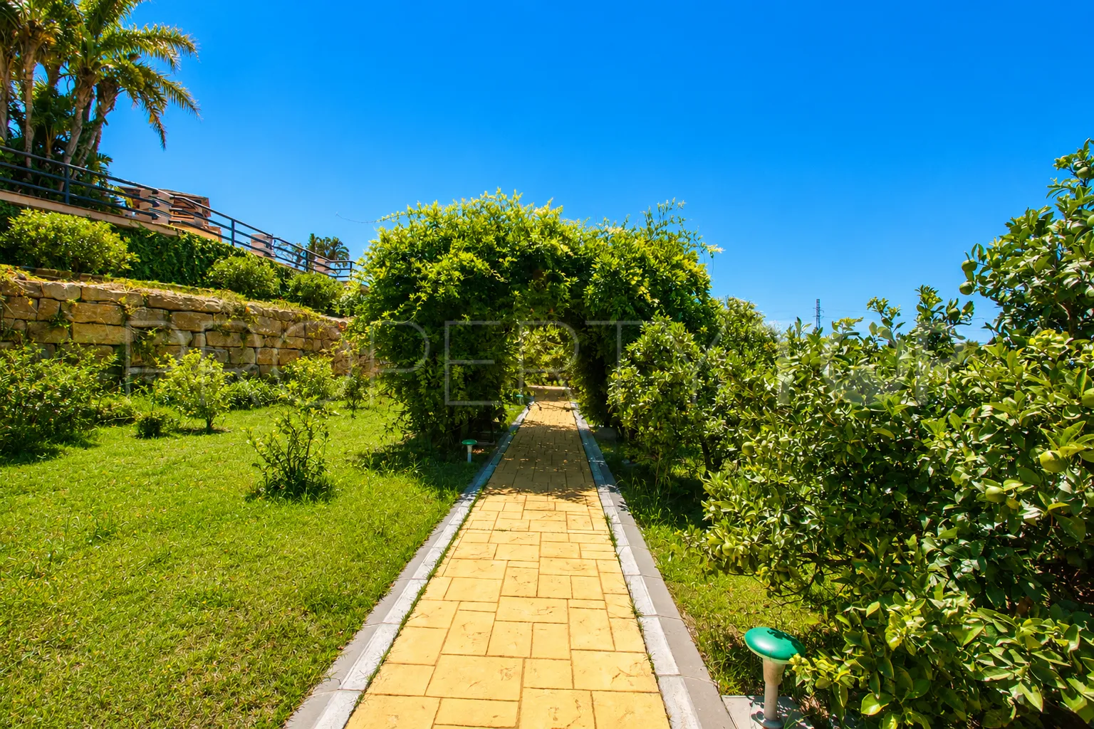 Finca a la venta en Estepona