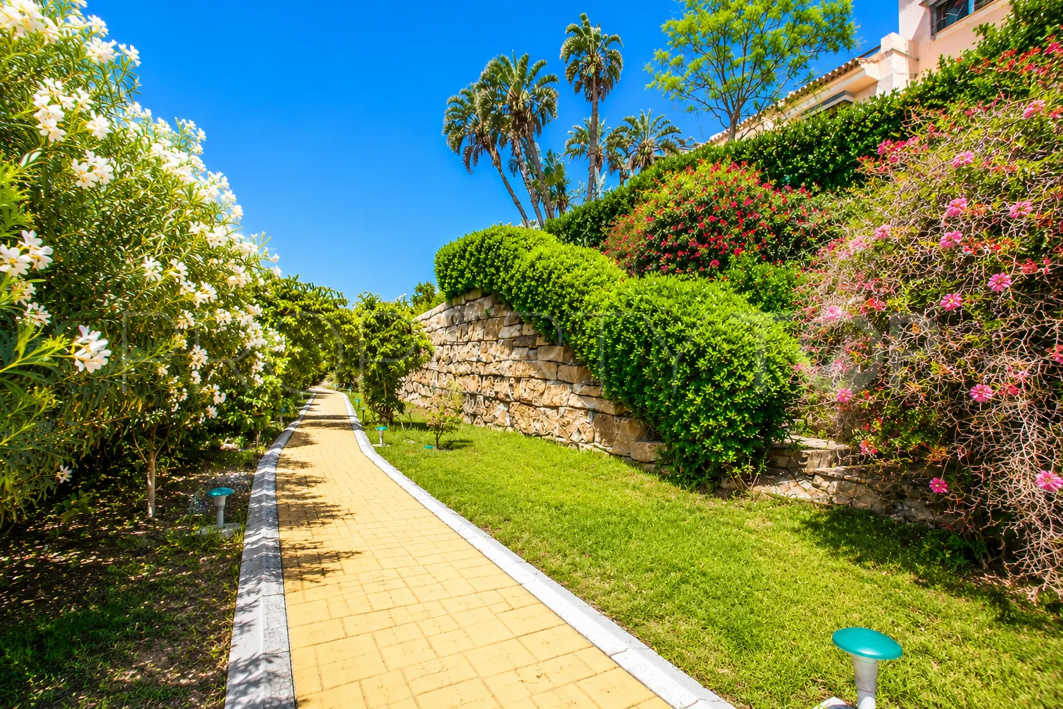 Finca a la venta en Estepona