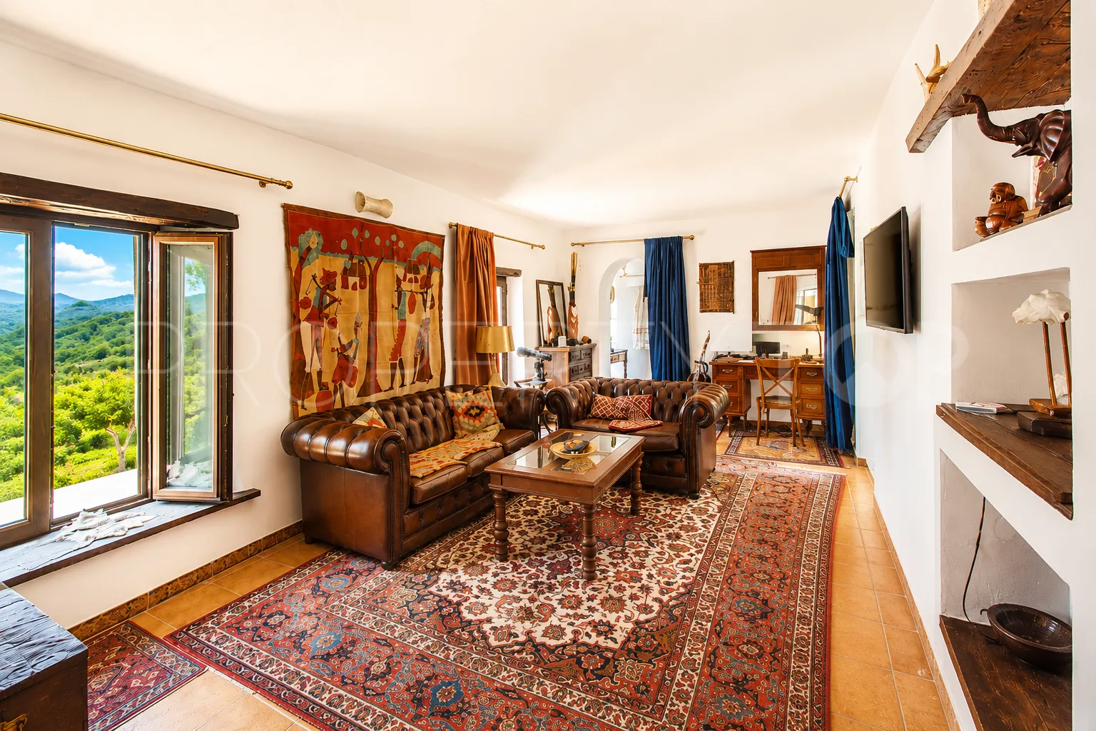Se vende finca en Casares de 4 dormitorios