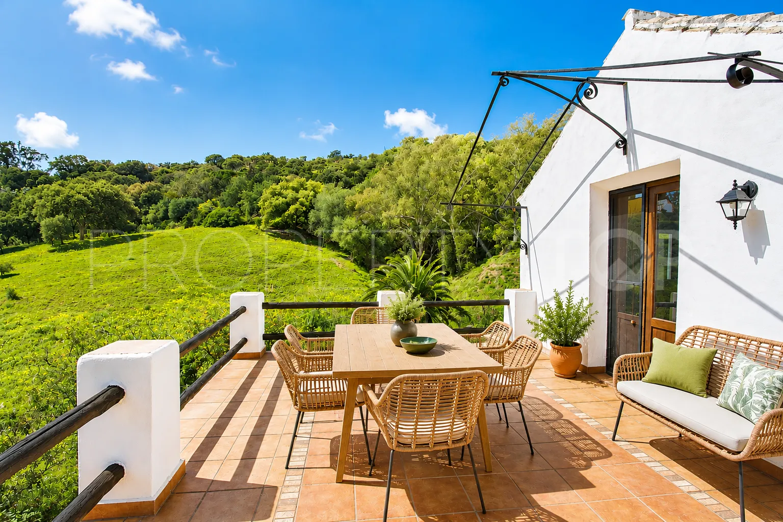 Se vende finca en Casares de 4 dormitorios
