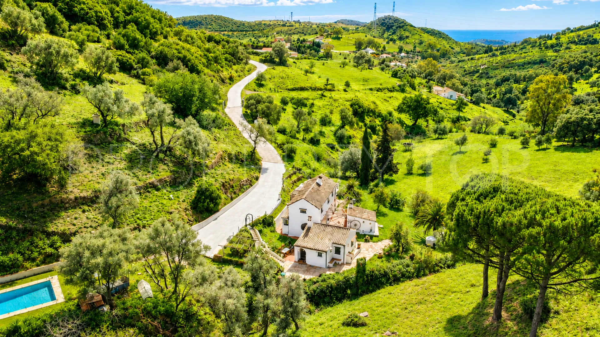 Se vende finca en Casares de 4 dormitorios