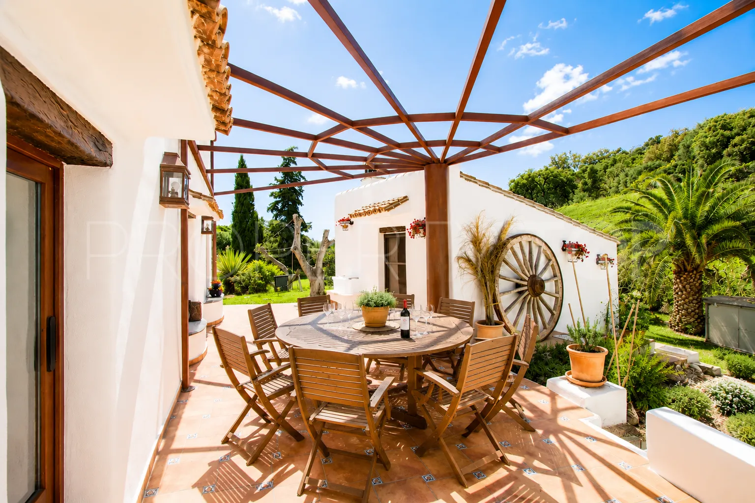 Se vende finca en Casares de 4 dormitorios
