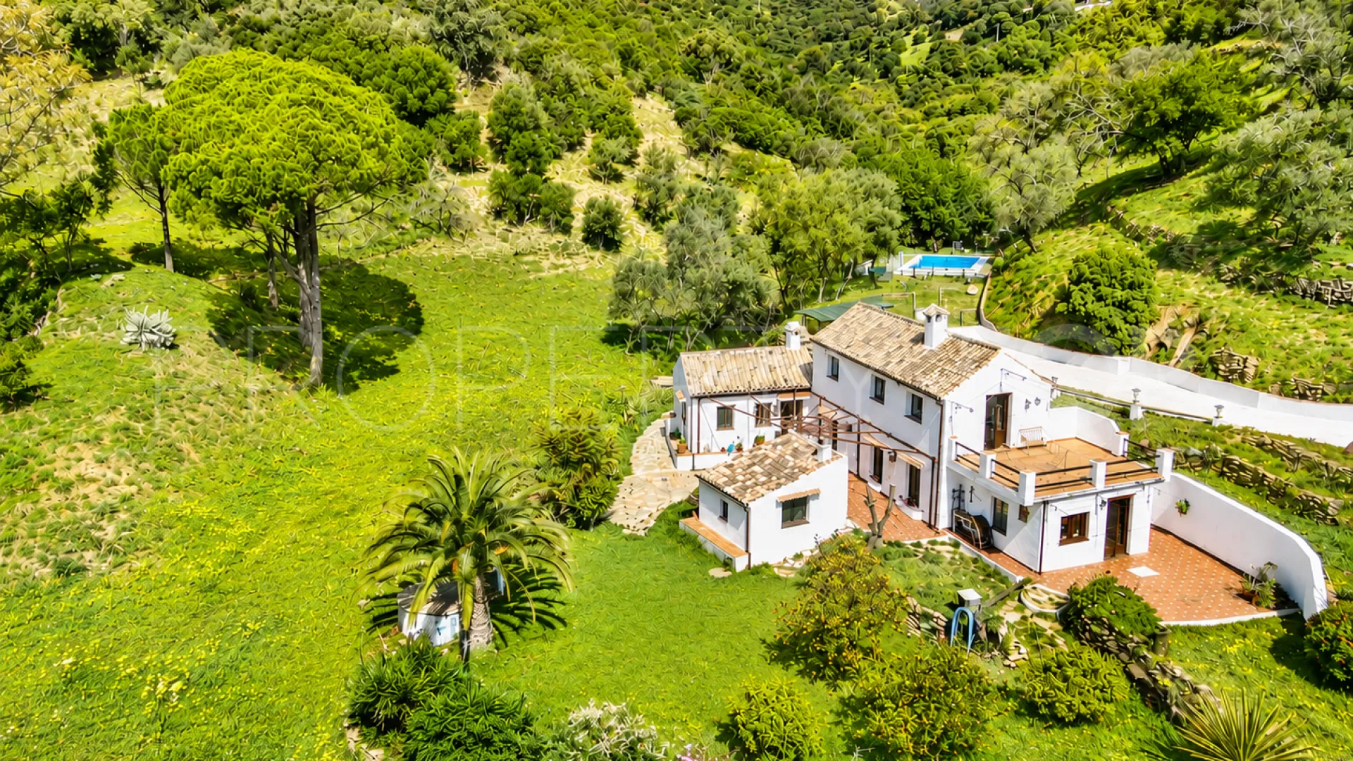 Se vende finca en Casares de 4 dormitorios