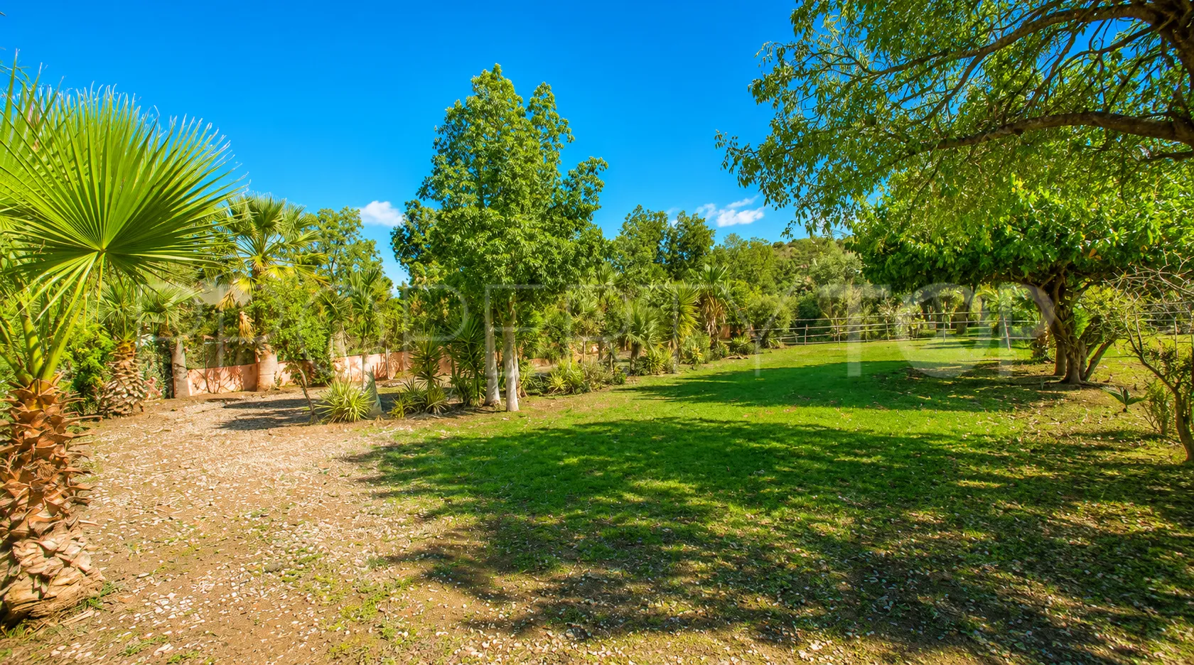 Finca en venta en Estepona