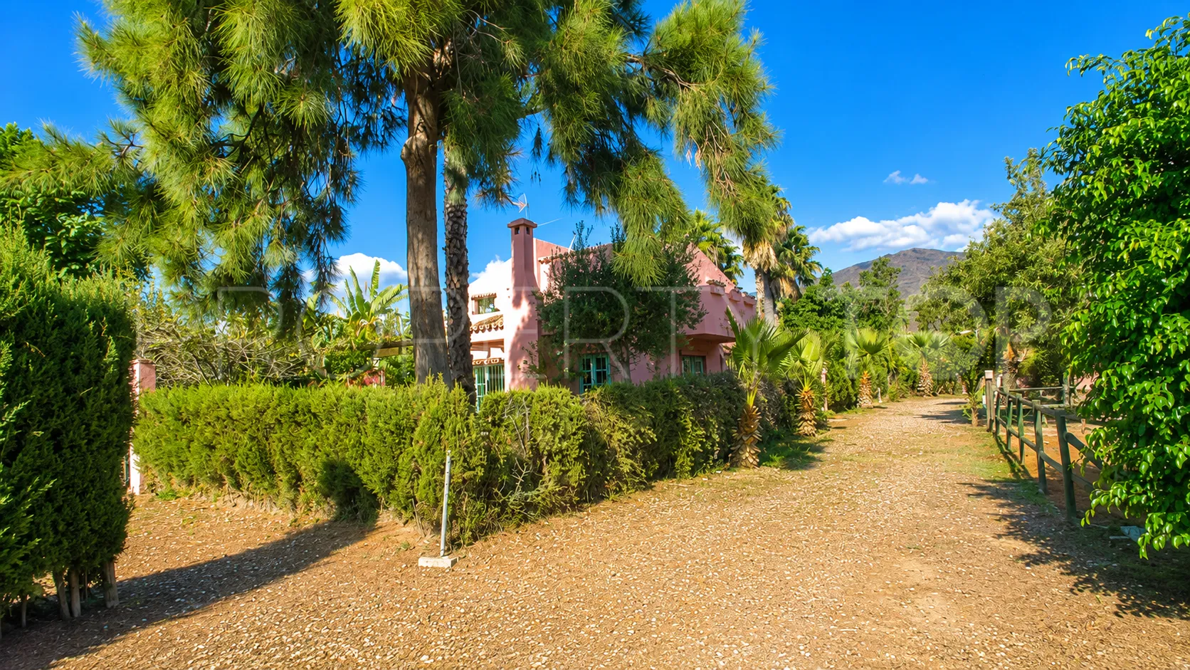 Finca en venta en Estepona