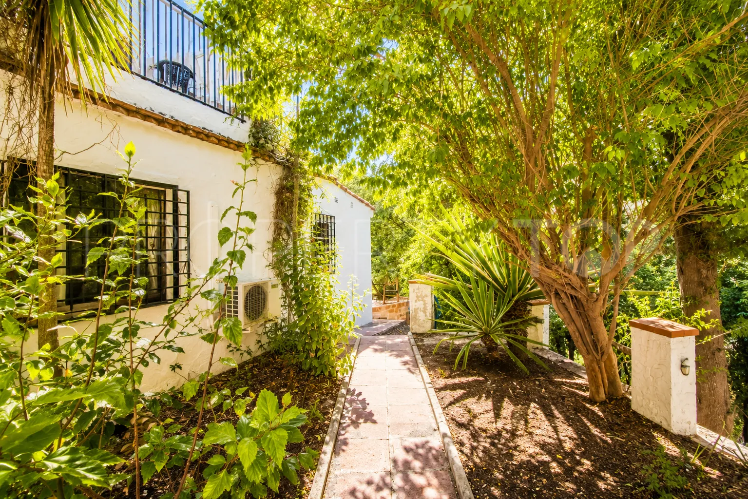 Finca con 3 dormitorios a la venta en Casares