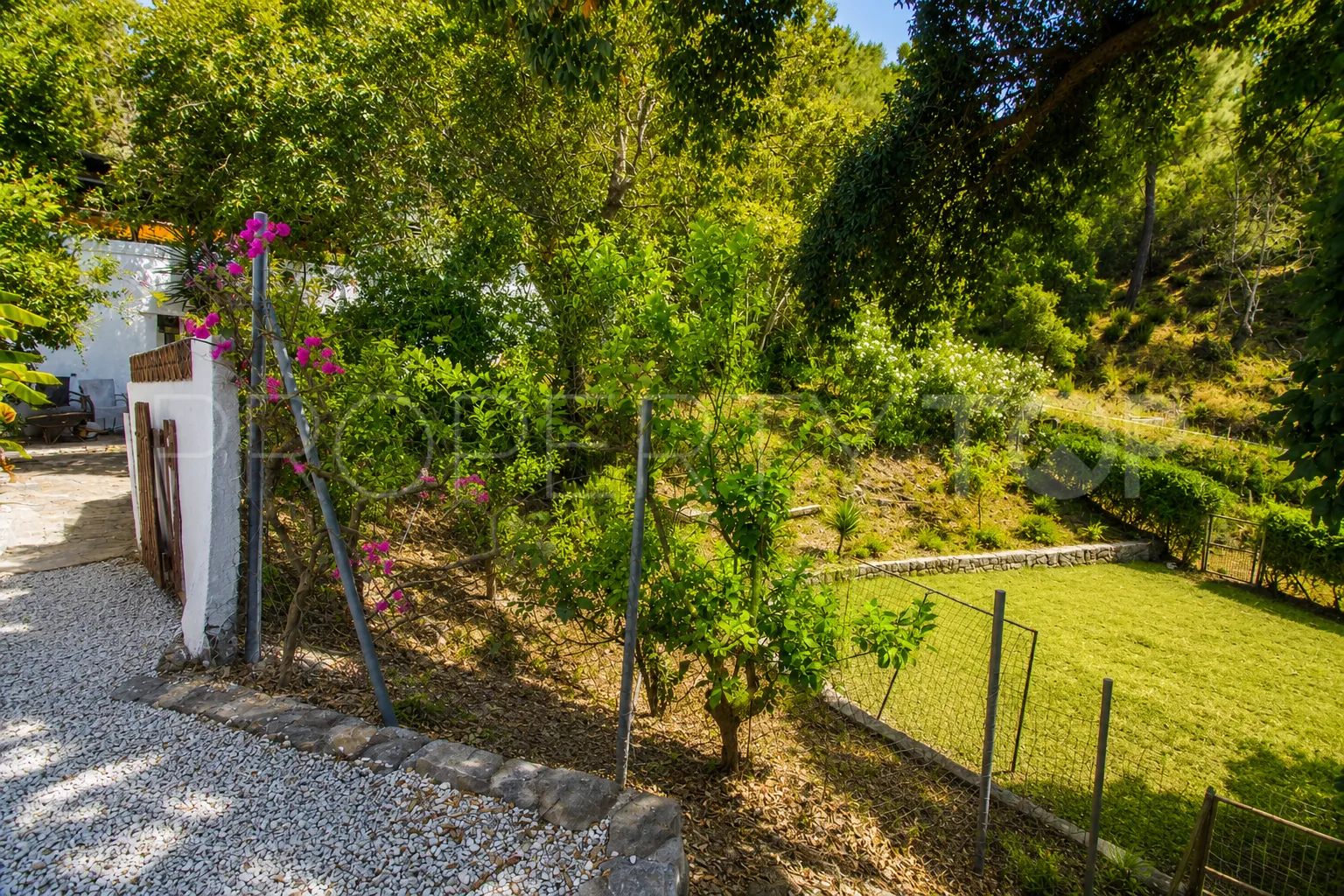 Finca con 3 dormitorios a la venta en Casares