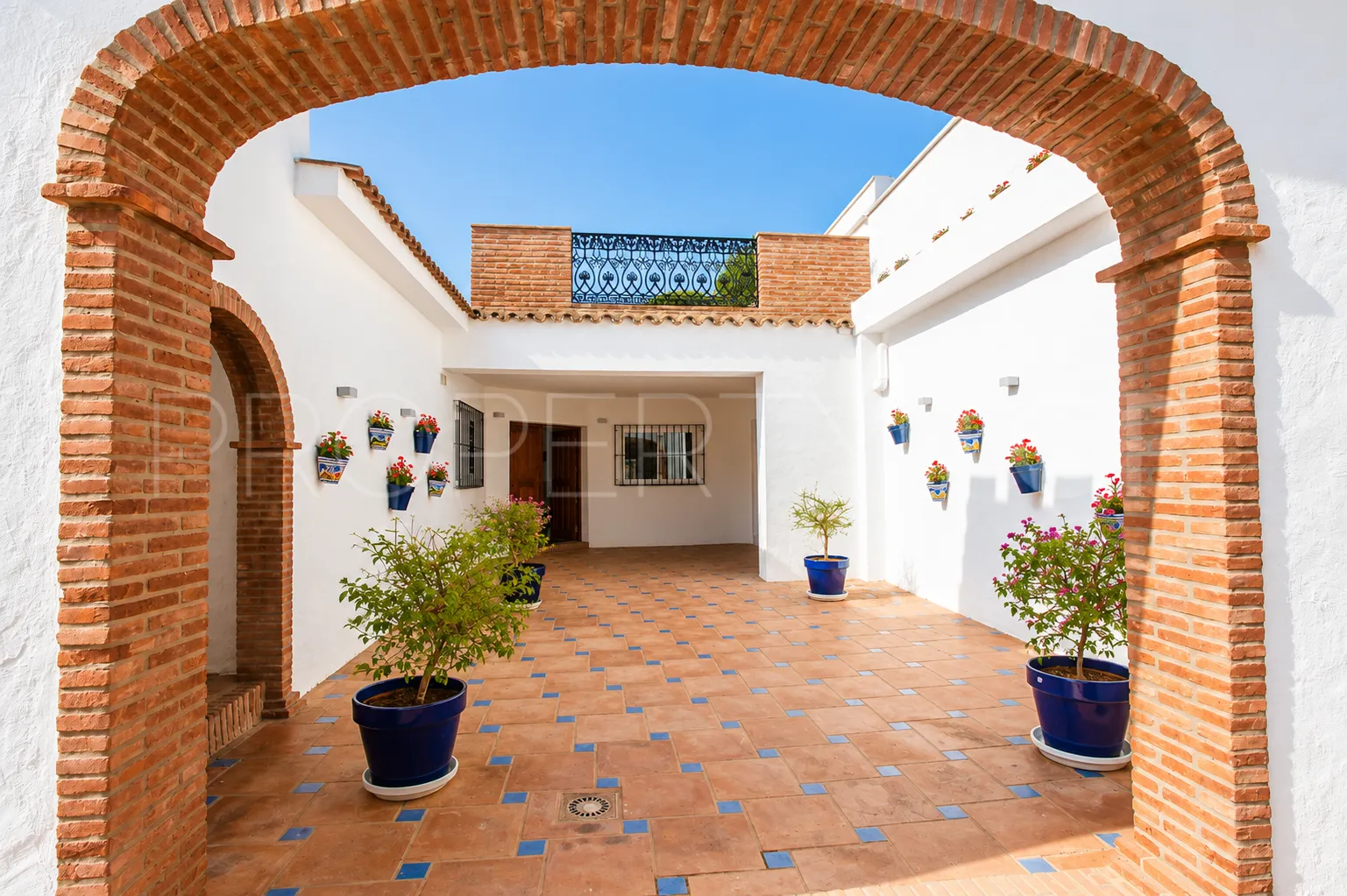 Finca in Estepona for sale
