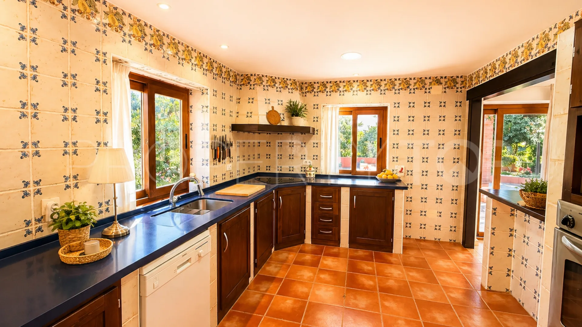 Finca con 4 dormitorios en venta en Estepona