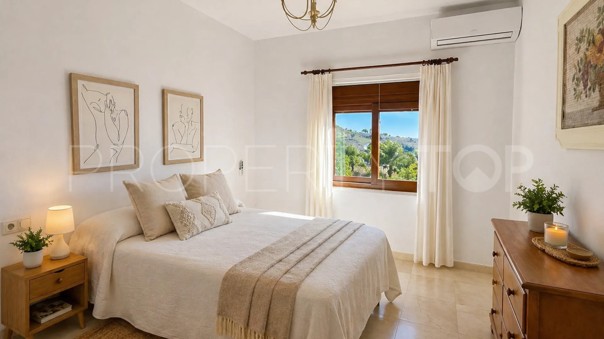 Finca con 4 dormitorios en venta en Estepona