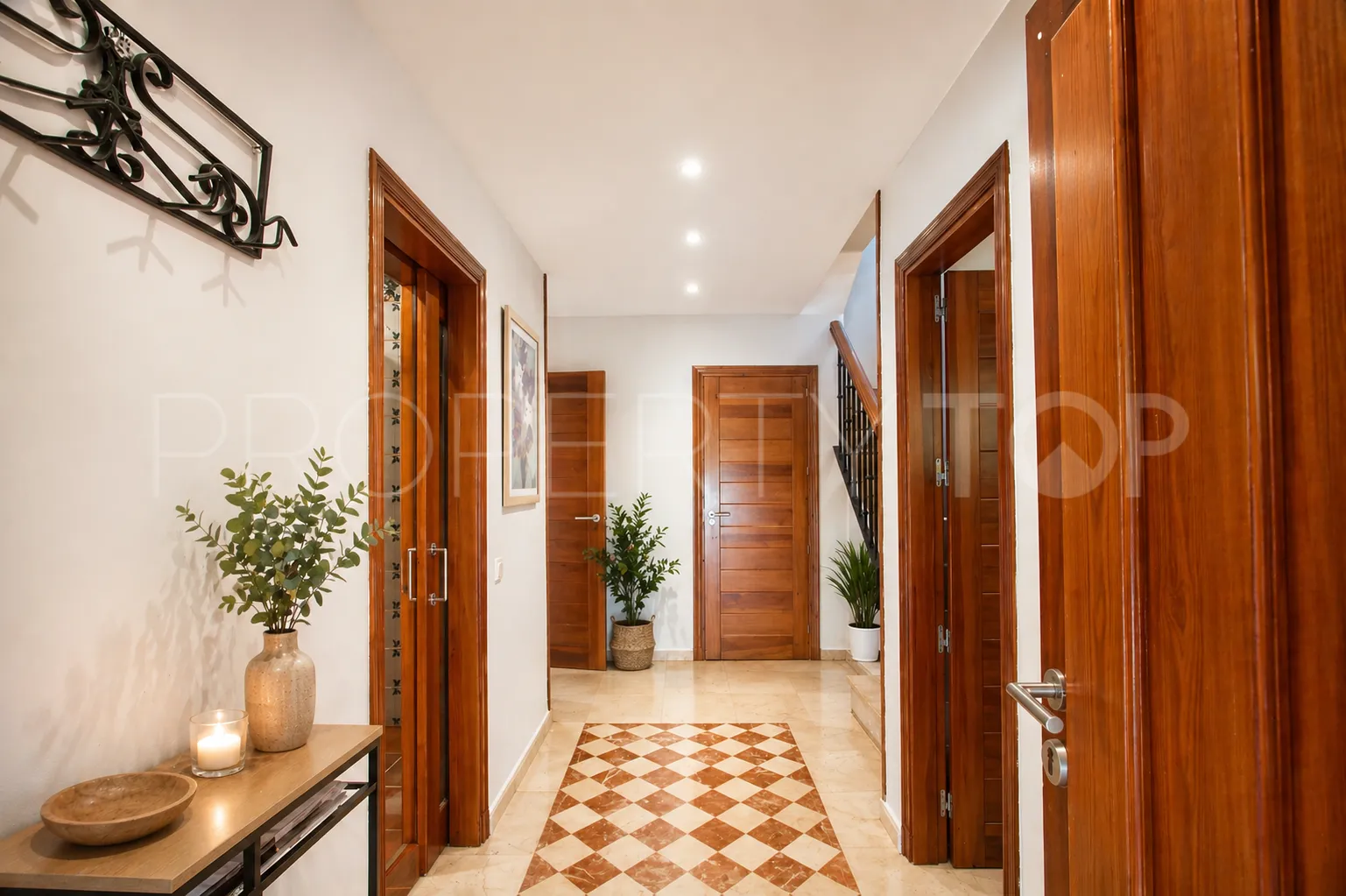 Finca con 4 dormitorios en venta en Estepona