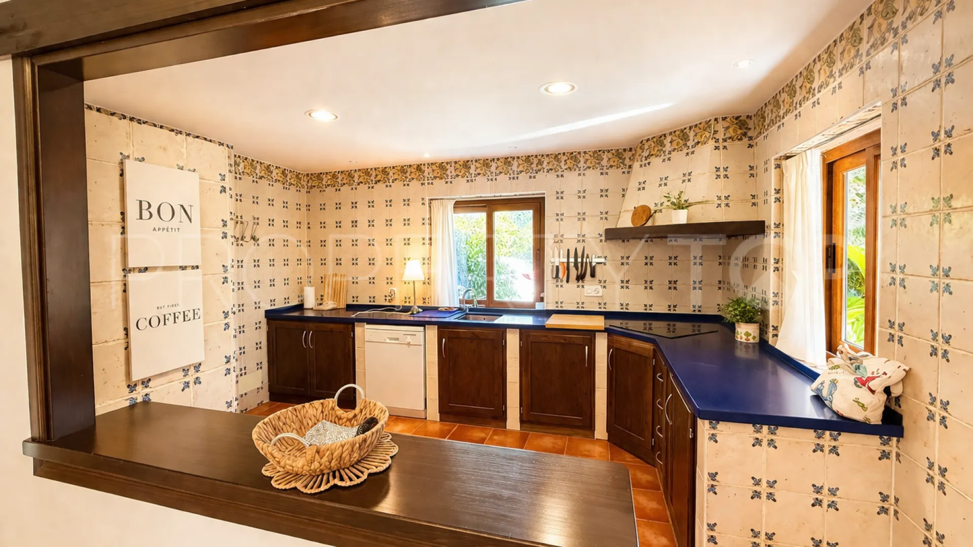 Finca con 4 dormitorios en venta en Estepona