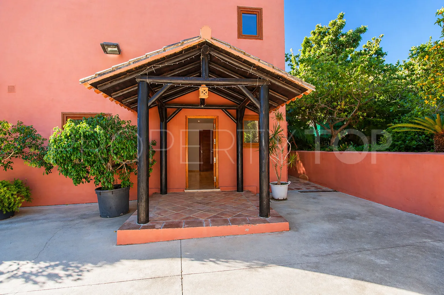 Finca con 4 dormitorios en venta en Estepona