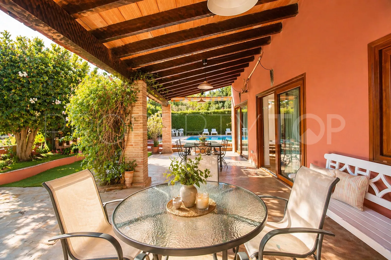 Finca con 4 dormitorios en venta en Estepona