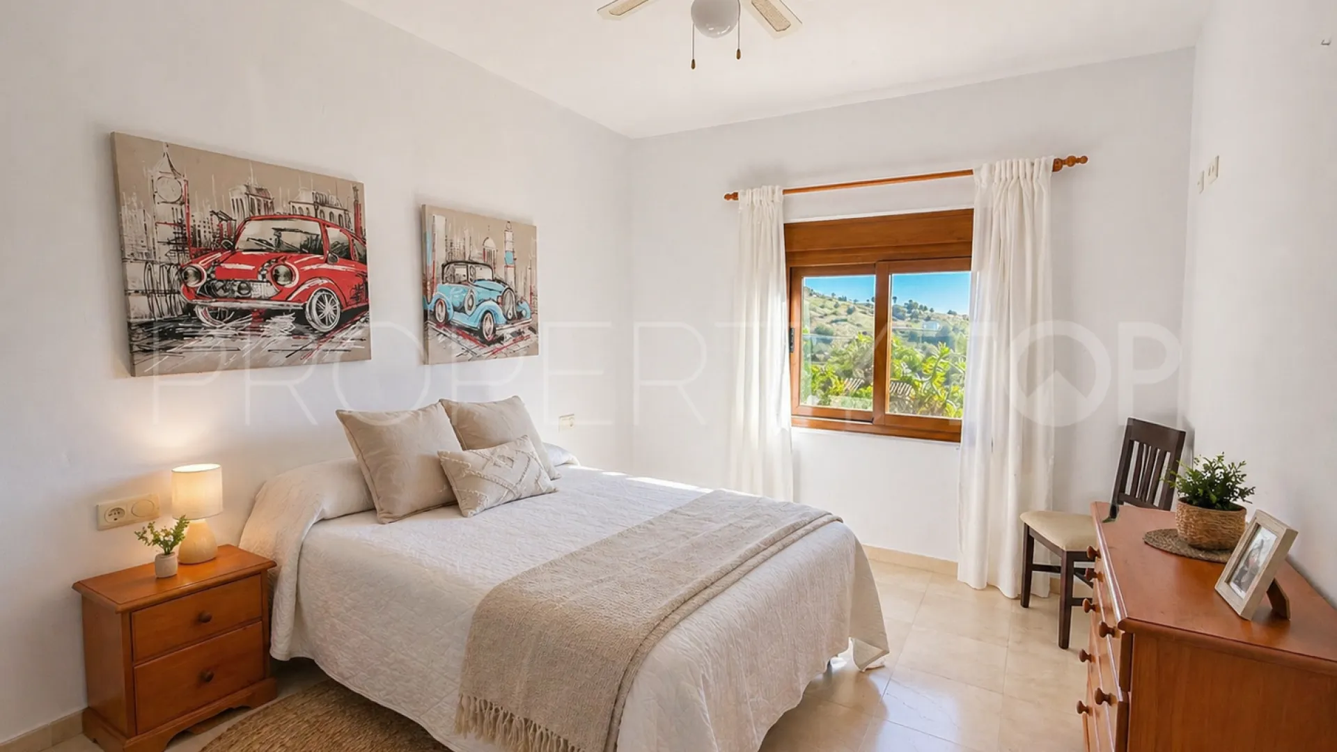 Finca con 4 dormitorios en venta en Estepona