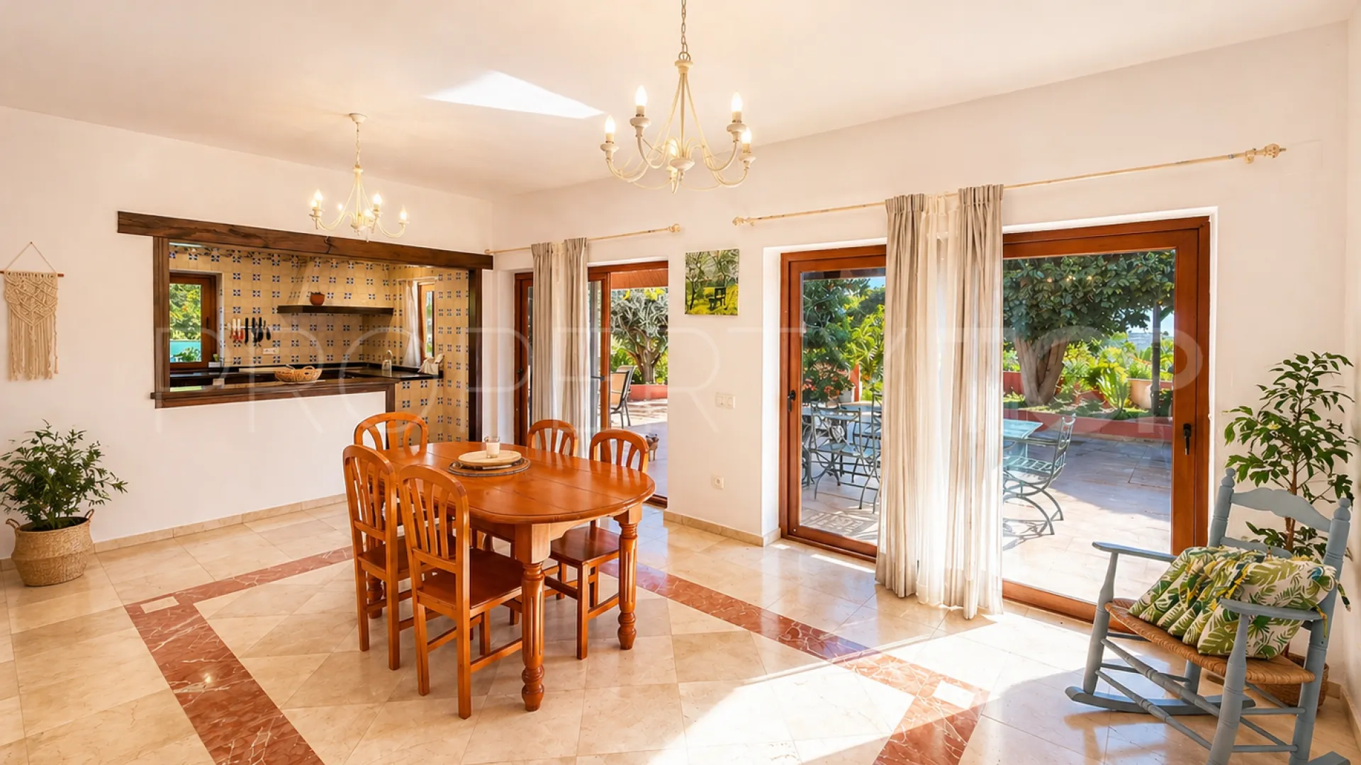 Finca con 4 dormitorios en venta en Estepona