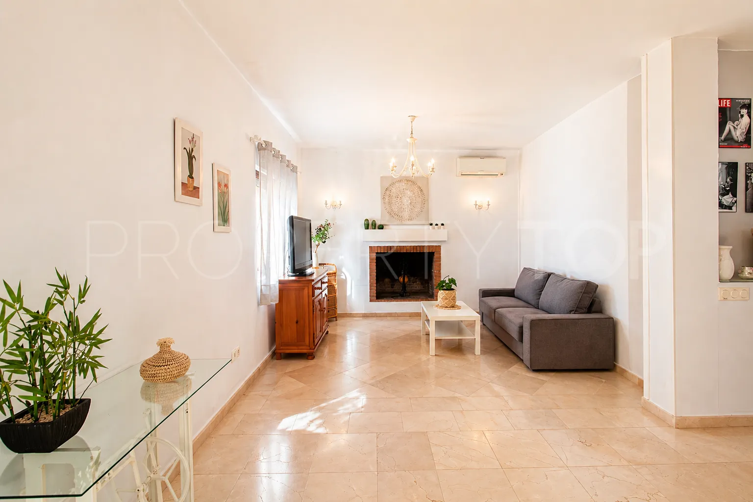 Finca con 4 dormitorios en venta en Estepona